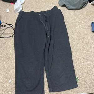 Cropped sweatpants